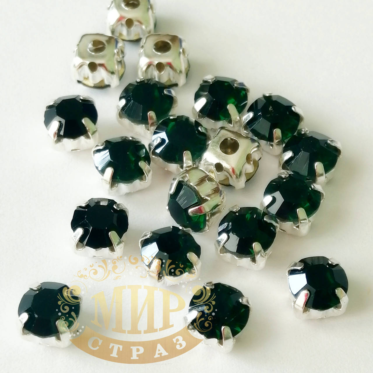 

Круглые стразы чатоны в серебряных цапах, размер 6мм, цвет Emerald, 1шт, Красный