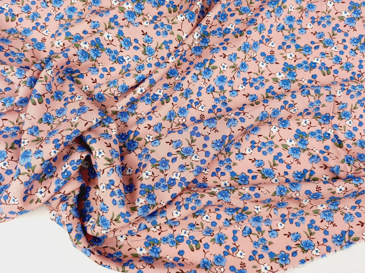 

Ткань штапель, вискоза 100%.Голубой цветочек на бежевом фоне №1416, Сиреневый