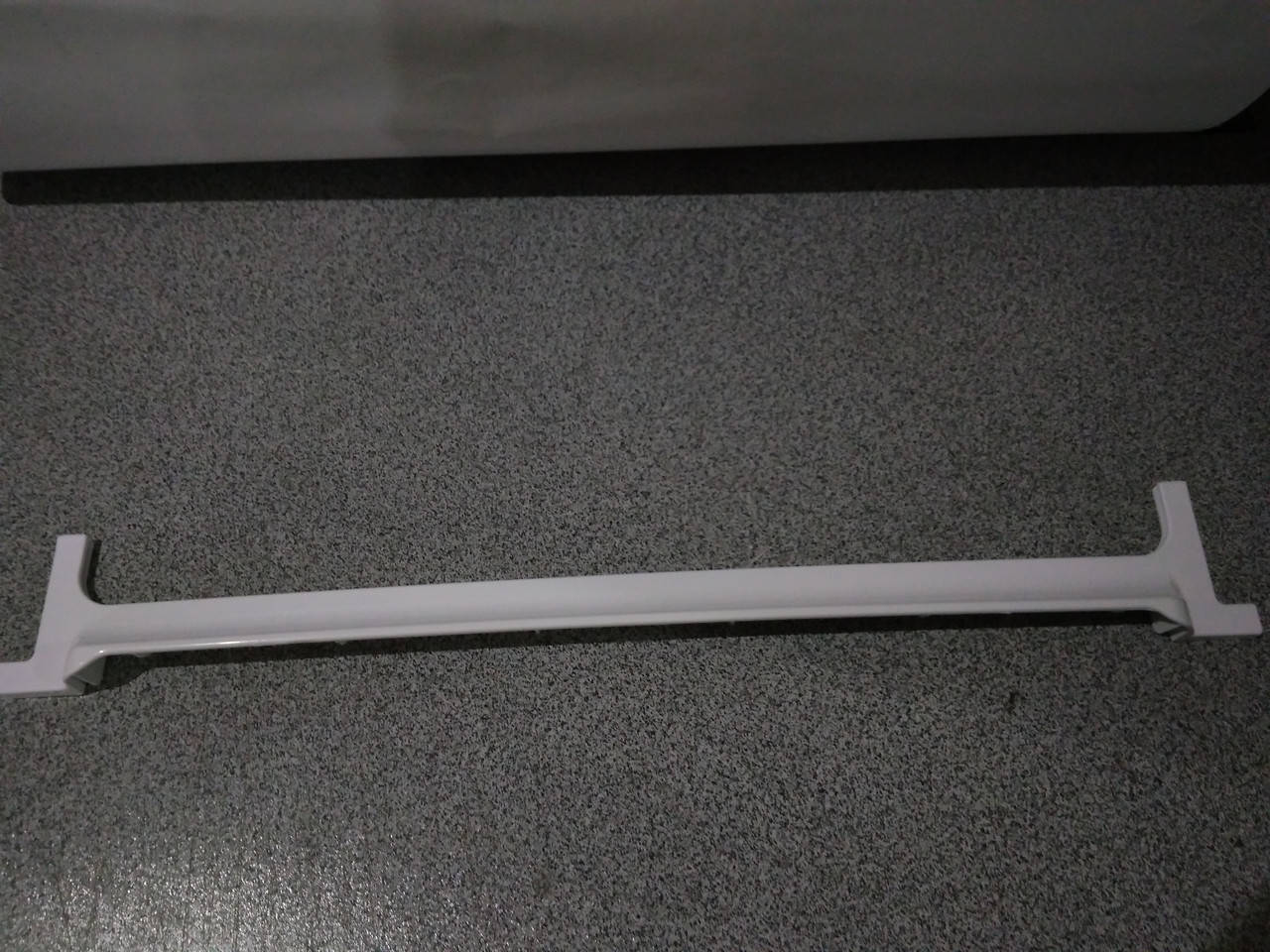 

Заднє обрамлення скляної полиці для холодильника Beko