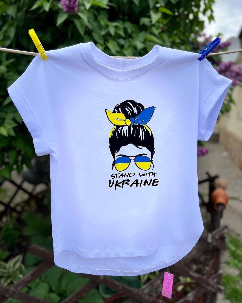 

Женская патриотичная футболка с принтом в украинском стиле Stand With Ukraine, Белый