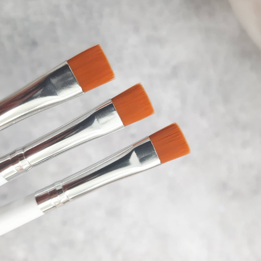 

Кисть прямая для бровей Mileo (рыжий ворс/белая ручка)