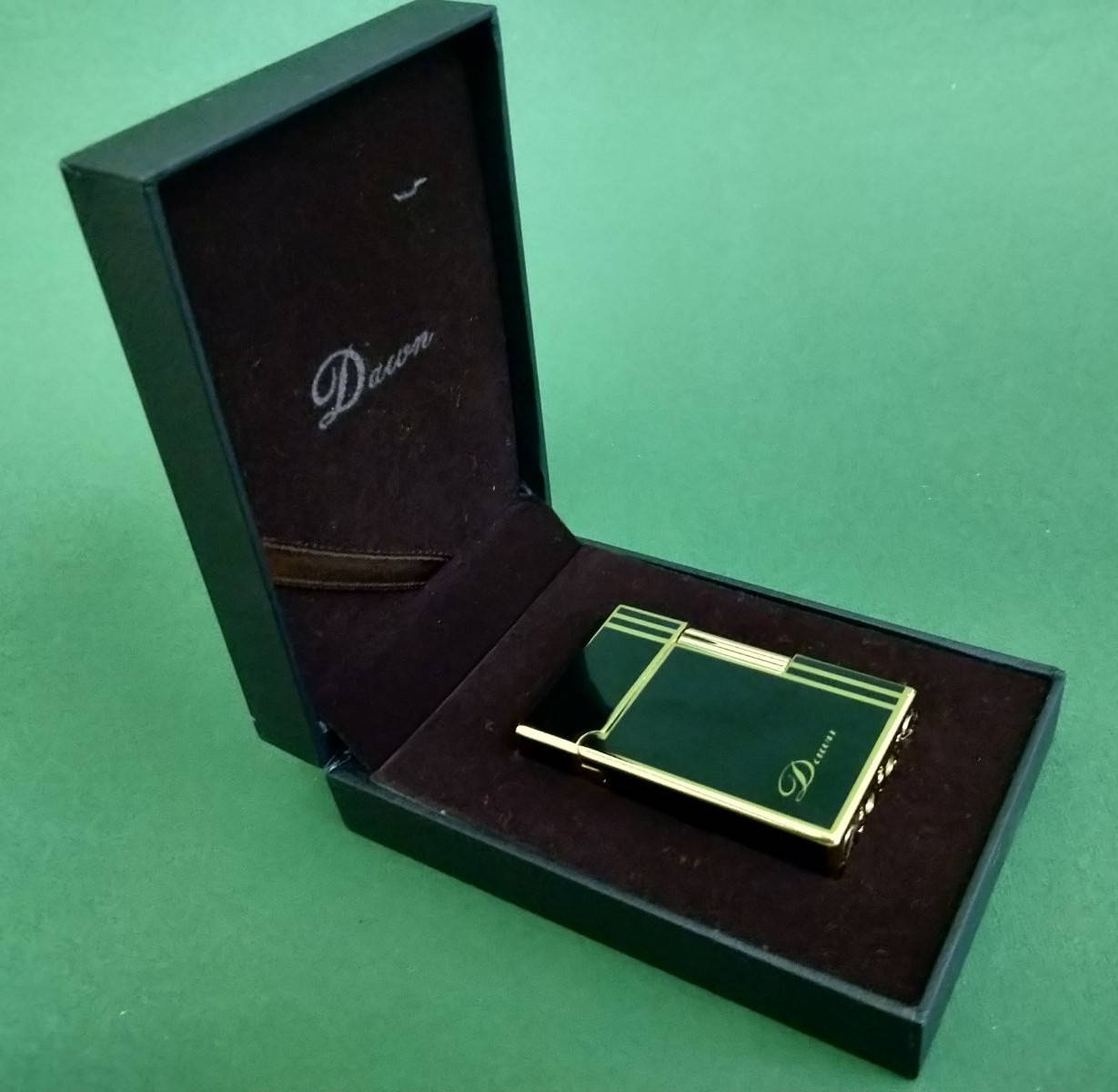 

Подарочная кремниевая зажигалка DAWN.