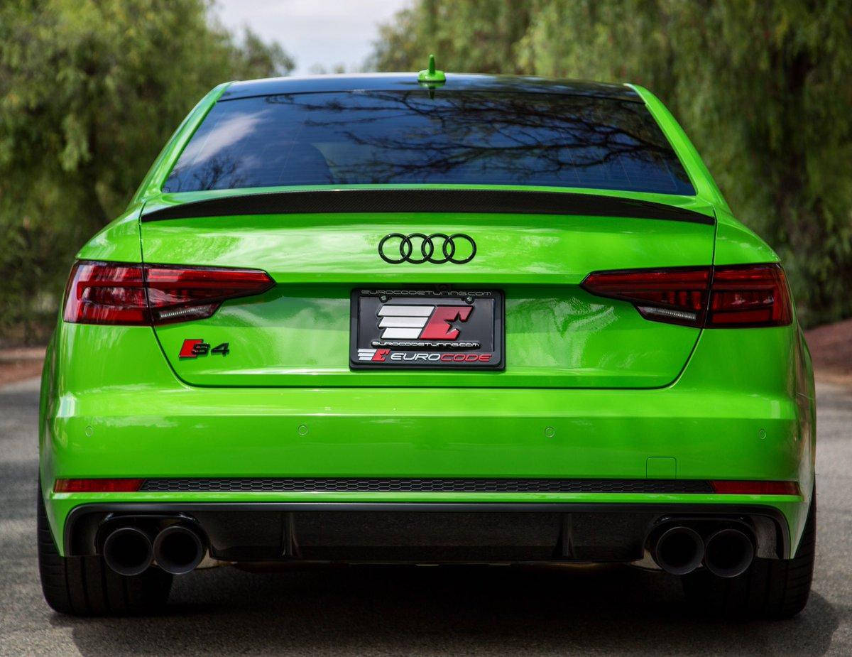 

Карбоновый спойлер на багажника Audi A4 B9 в стиле S4