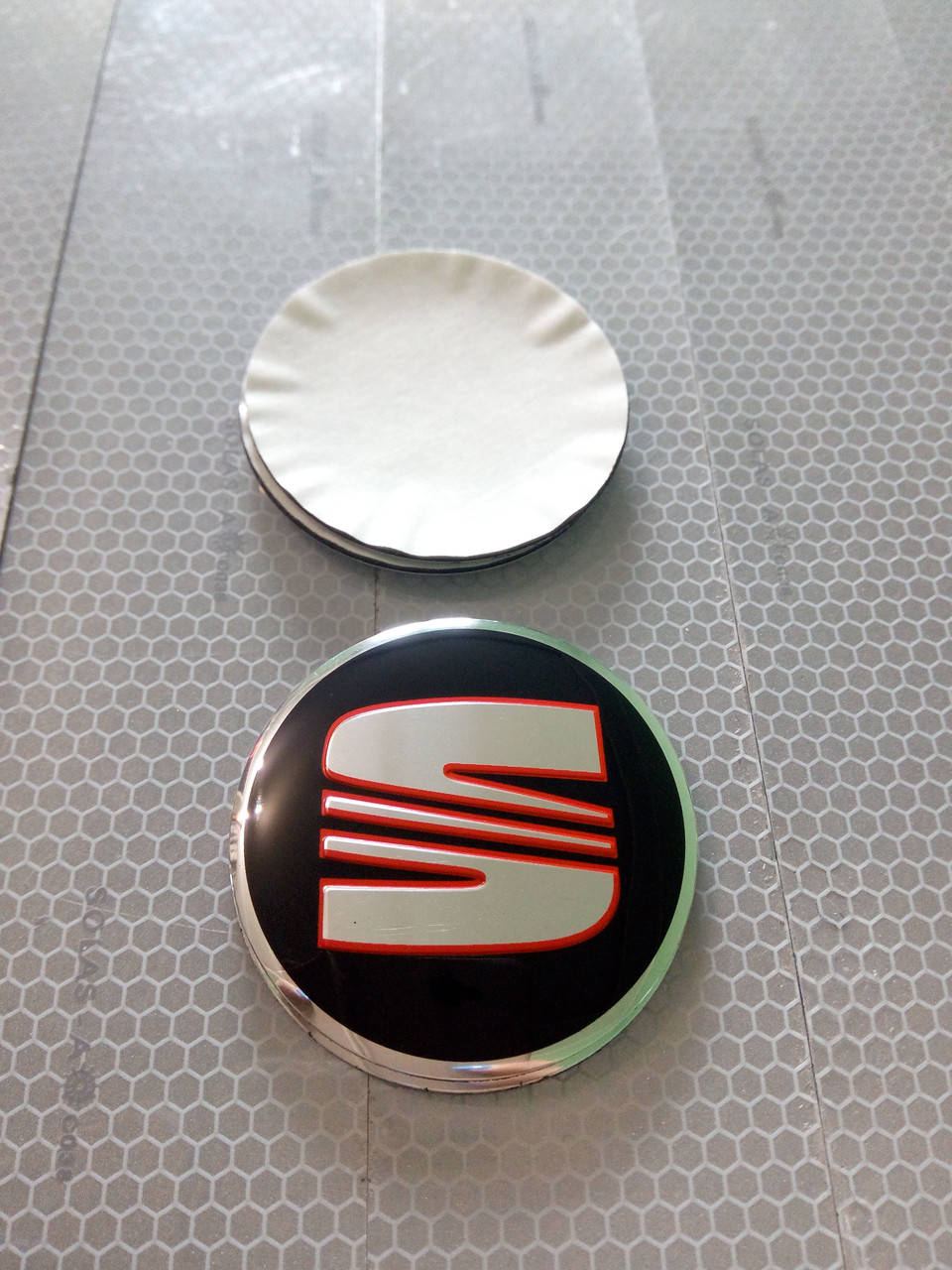 

Металлизированные наклейки 3D на диски и колпаки 4 шт. SEAT 56 мм