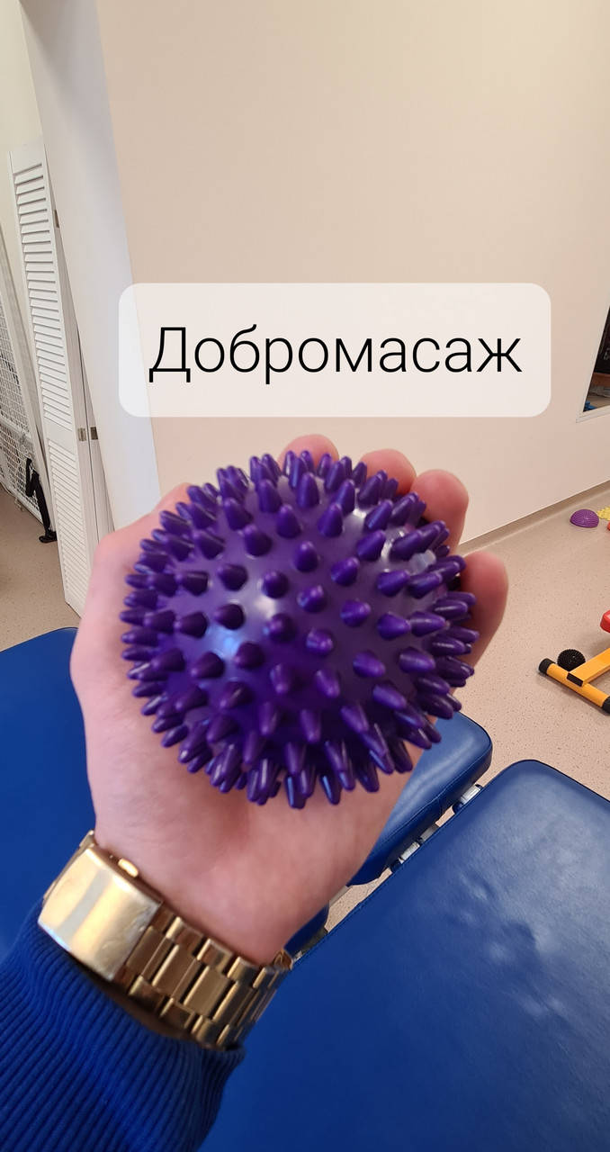 

Масажний м'яч з шипами твердий 9см