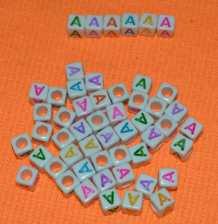 

Бусины алфавит на белом фоне "A" 6 на 6 мм