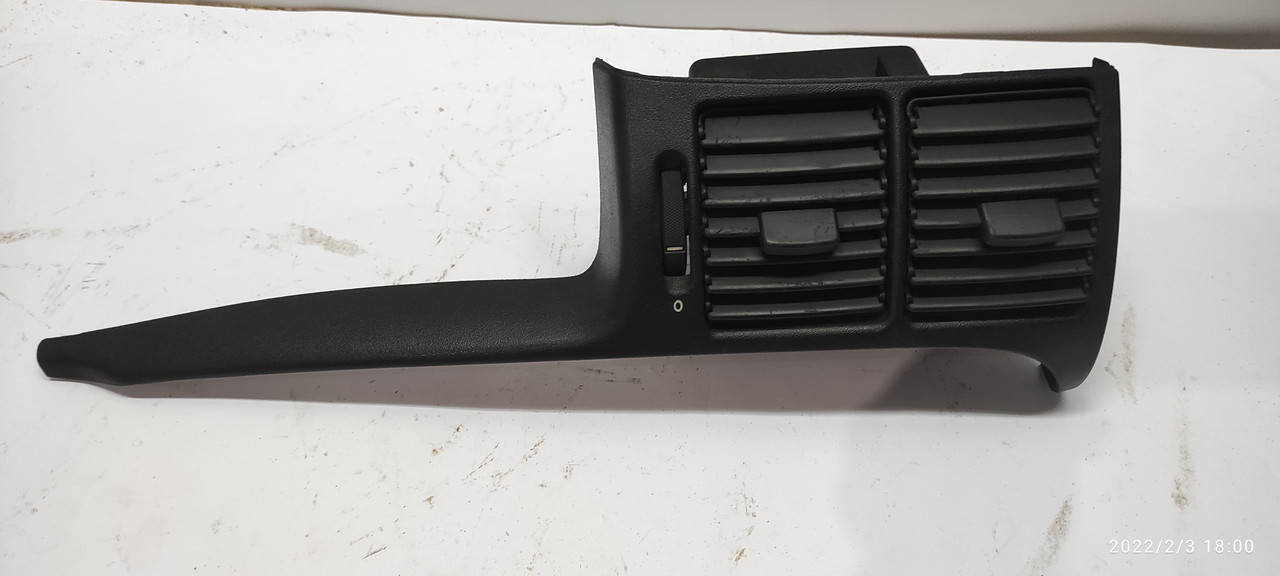 

Дефлектор (КОРПУС РЕШЕТОК )ВОЗДУХОВОДА OPEL VECTRA B 90463813