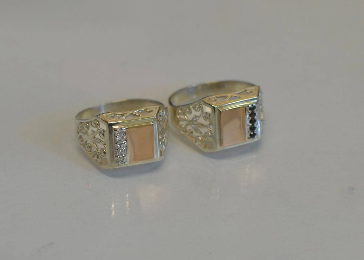 

Мужская Серебряная Печатка с Золотыми Вставками