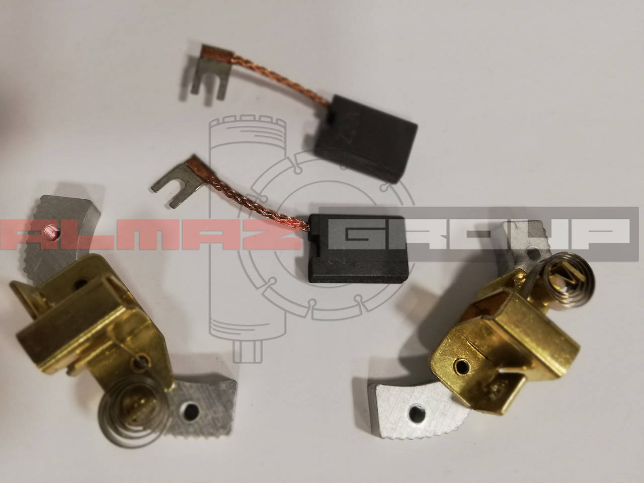 

Щетки DM280/ 340/ K3000/ К4000 пара + держатели