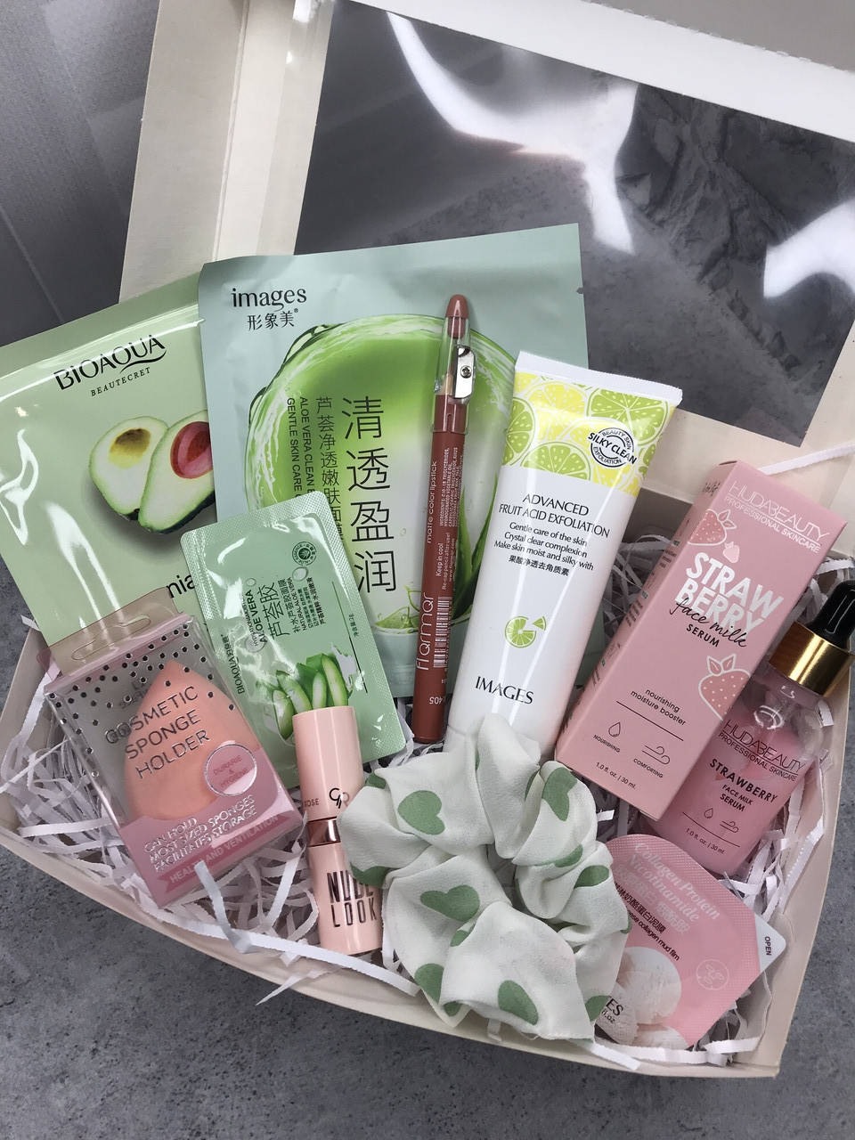 

Подарочный набор косметики с бантом