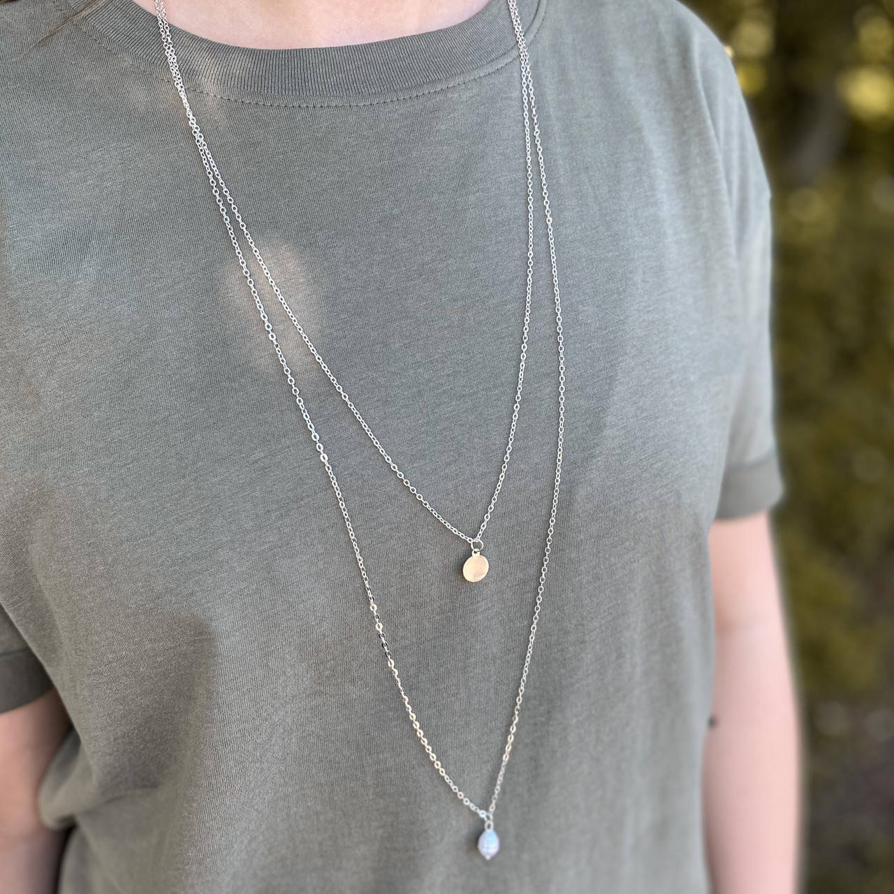 

Цепочка двойная длинная серебристая с подвесками монета и жемчуг колье ожерелье на шею