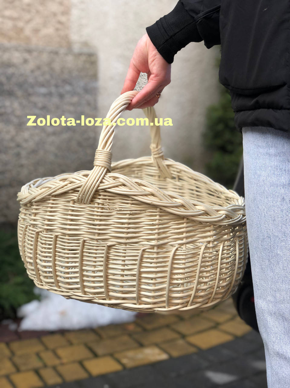 

Корзина багажовая из белой лозы. Арт: 3077