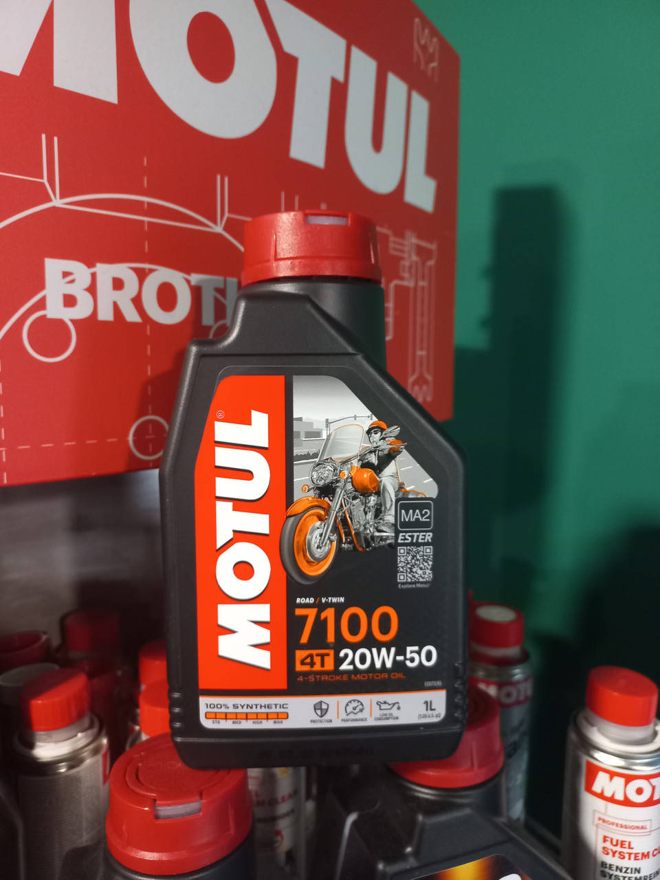 

Масло для 4-х тактных двигателей MOTUL / 7100 4T / 20W50 / 1 л