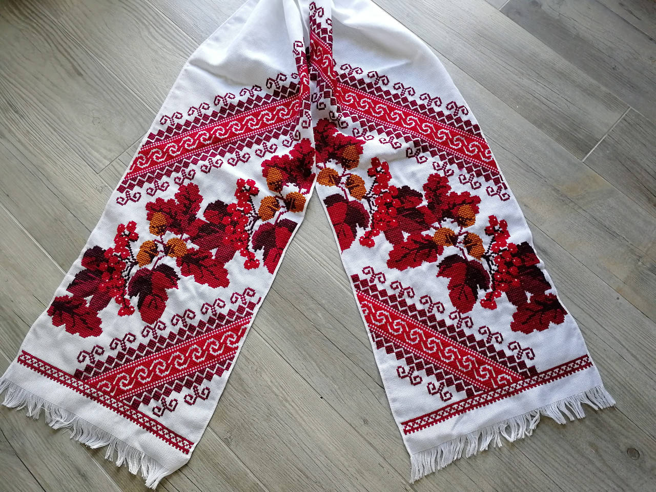 

Вишитий рушник ручної роботи
