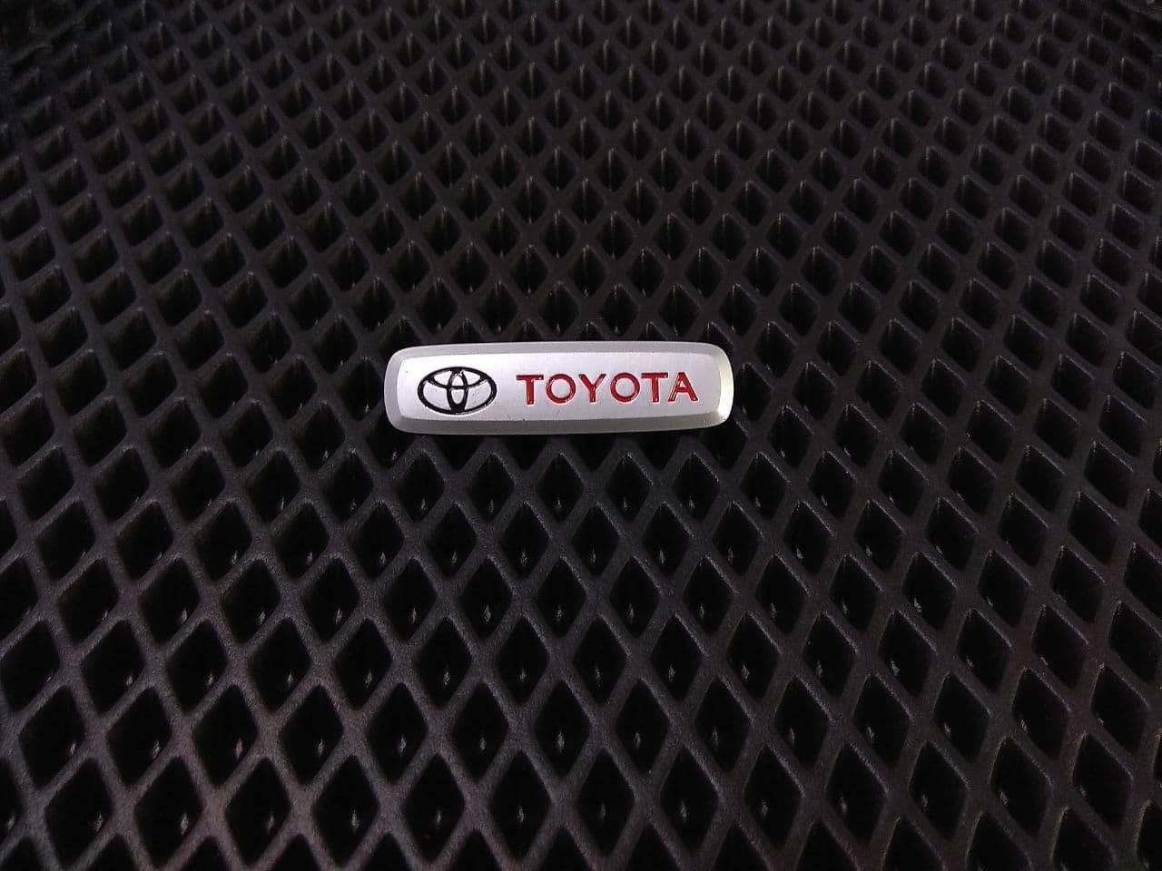 

Шильдик на автомобильный коврик Toyota (Toyota) LGEV10275