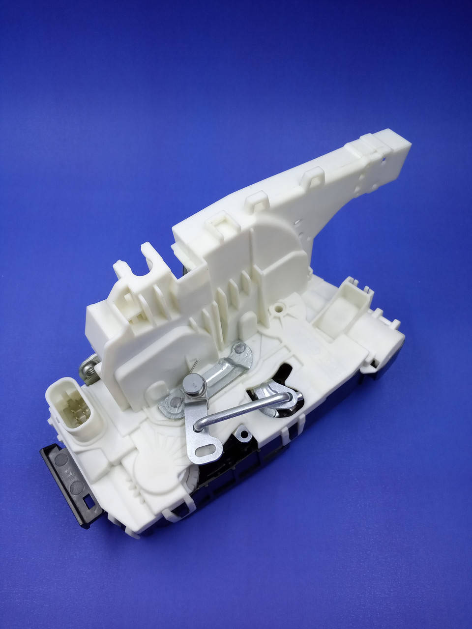 

Замок сдвижной двери на MERCEDES SPRINTER W906 с2006-2018г.в. и VW CRAFTER с2006-2018г.в.