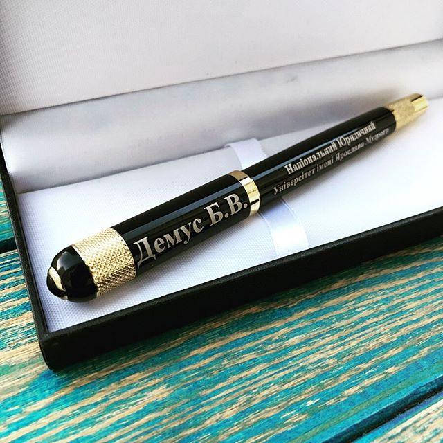 

Эксклюзивная шариковая ручка с уникальной гравировкой 8