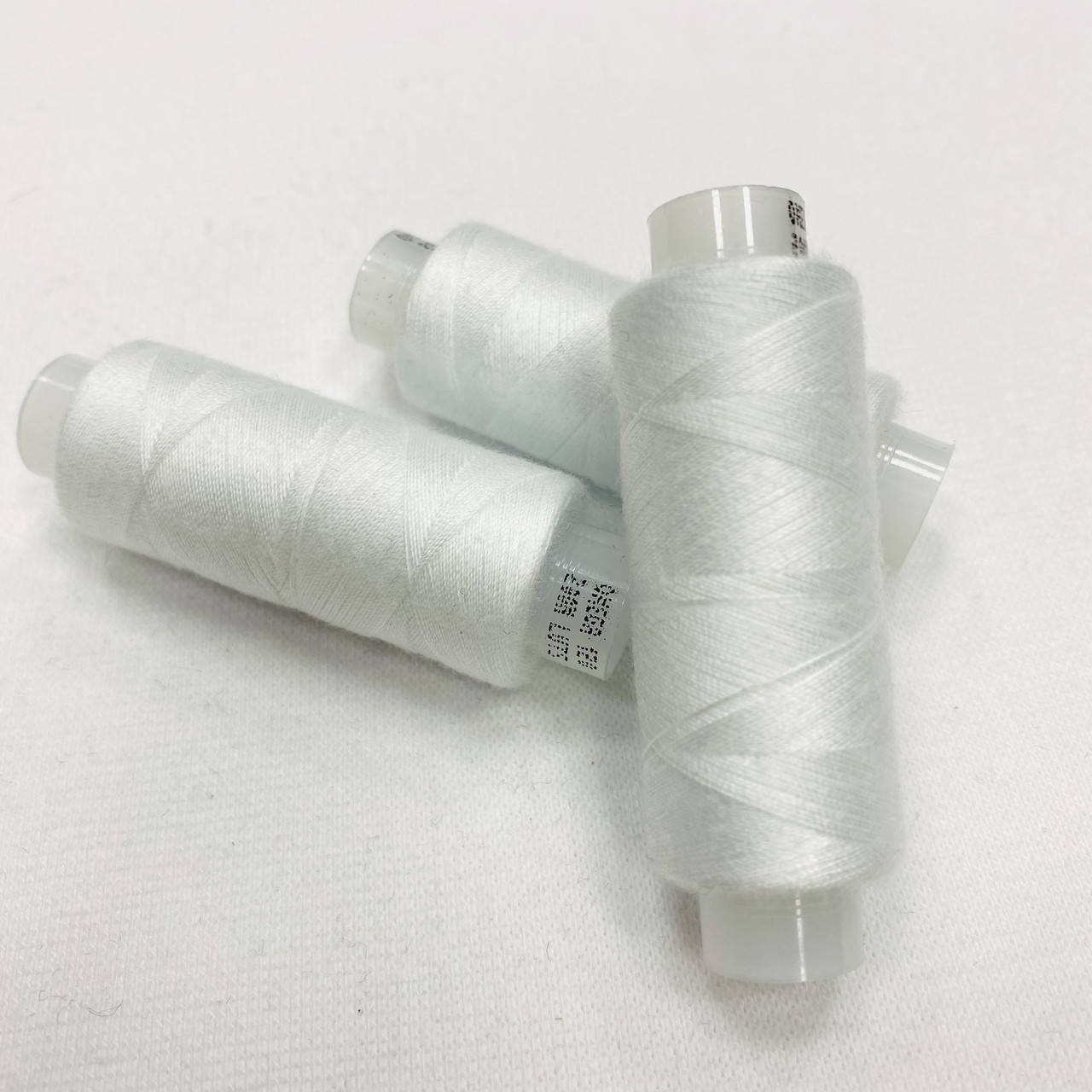 

Нитка Швейная для трикотажа Omega White цвет белый плотность 120 намотка 200м 100% полиэстер штапельная нить