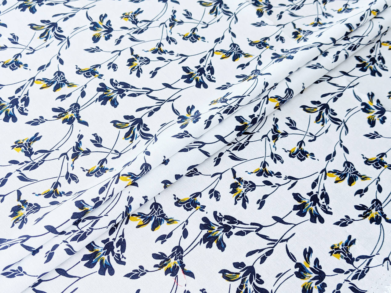 

Коттон стрейчевый рисунок цветочная нежность, темно-синий