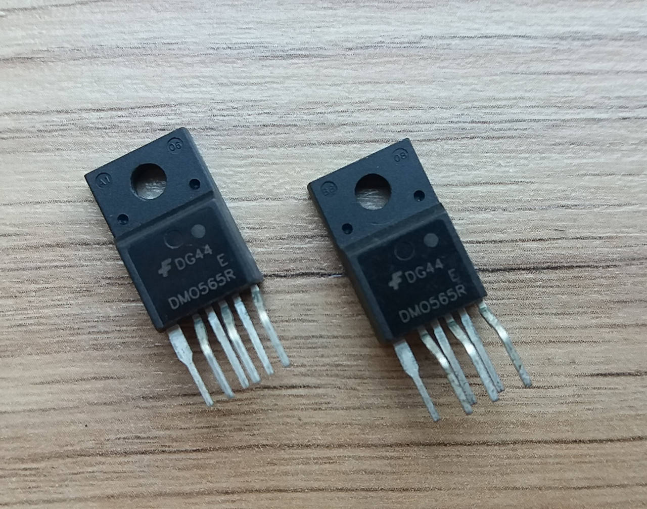 

М-ма PWM FSDM0565R DM0565R DM0565