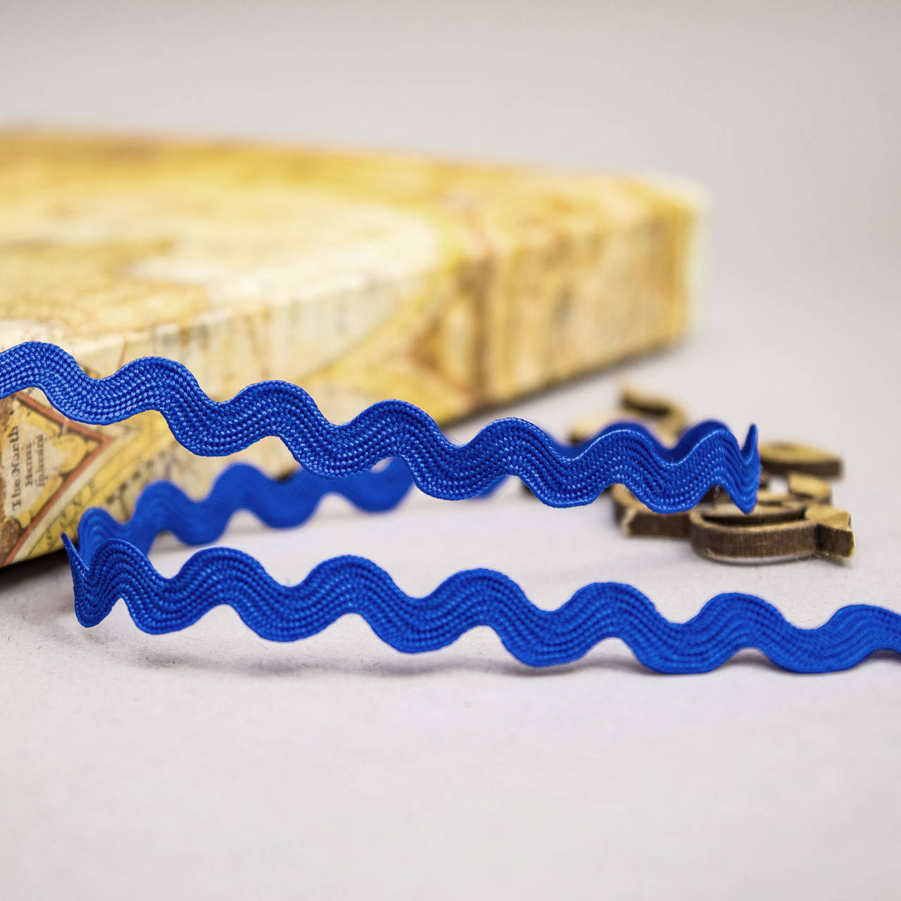 

Тесьма декоративная вьюнок Зигзаг / цвет темно-синий / ширина 0,9 см / моток 23 м