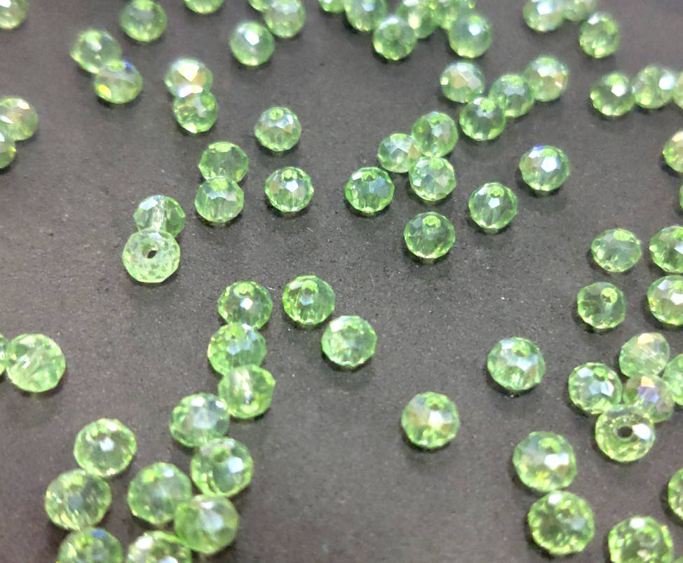 

Бусины хрустальные (Рондель) 4х3мм пачка - 125-135 шт, цвет - весенний зеленый прозрачный с АБ, Зелёный