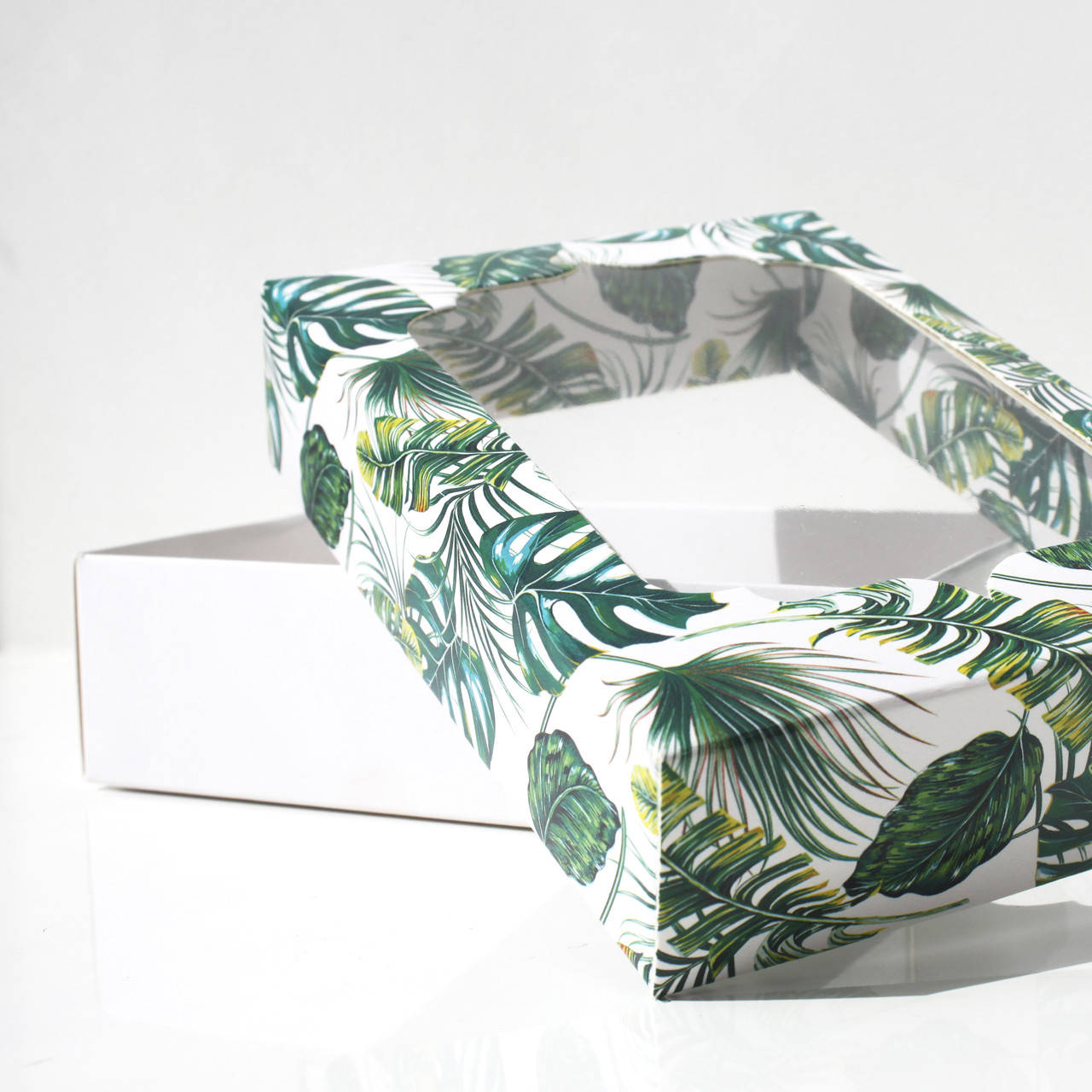 

Коробочка для подарков с окном 130х90х35 мм., Разные цвета;с принтом