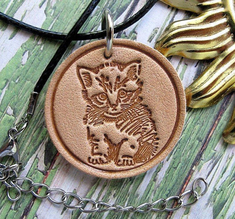 

Кулон-подвеска Котёнок