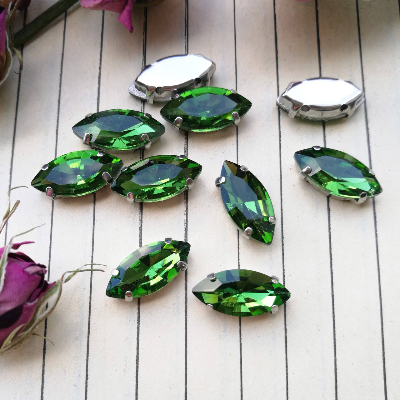 

Стрази в цапах, човник 7*15 мм, колір Green