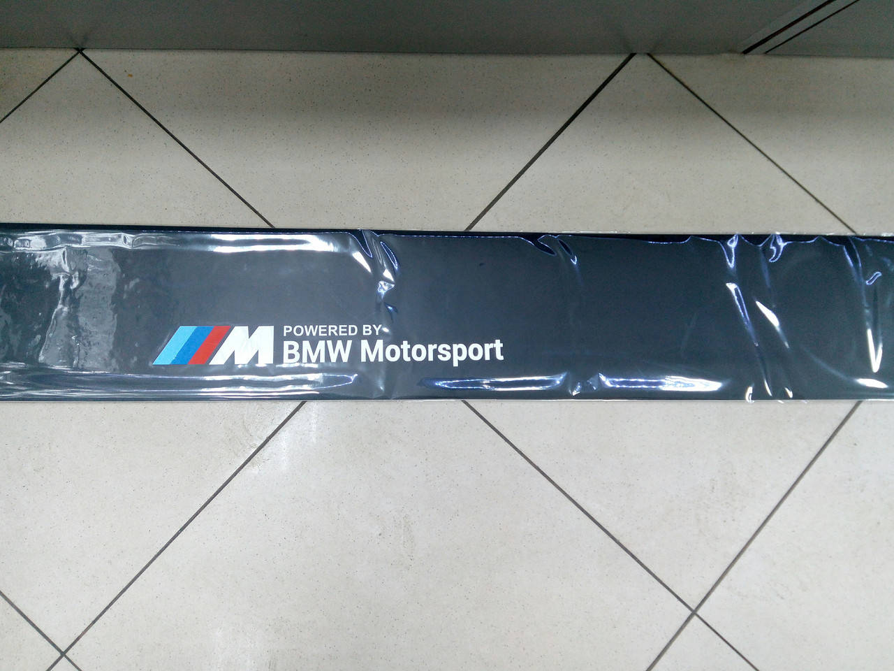 

Виниловая наклейка на лобовое стекло ///M BMW Motorsport 135х17 см