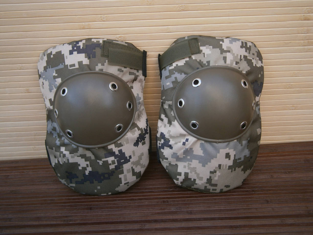 

Наколінники тактичні, піксель.
