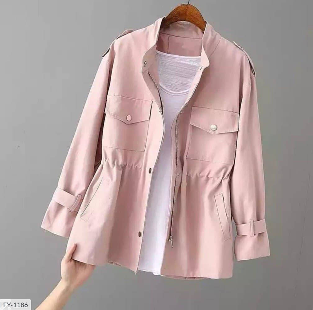 

Женская демисезонная куртка-ветровка на кулиске с карманами