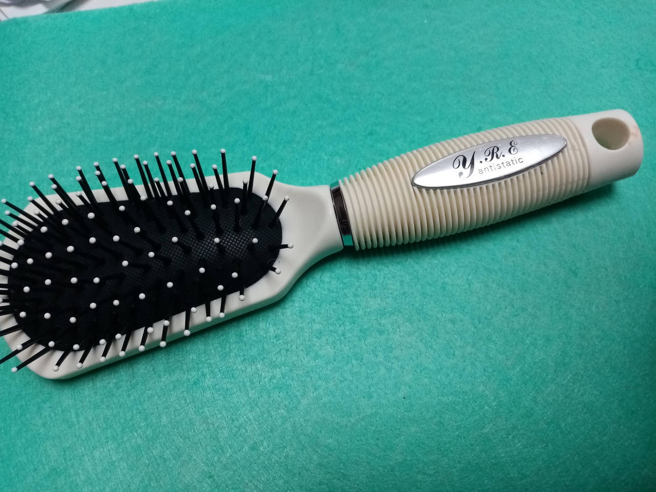 

Расческа массажная Y.R.E.( антистатик), Белый