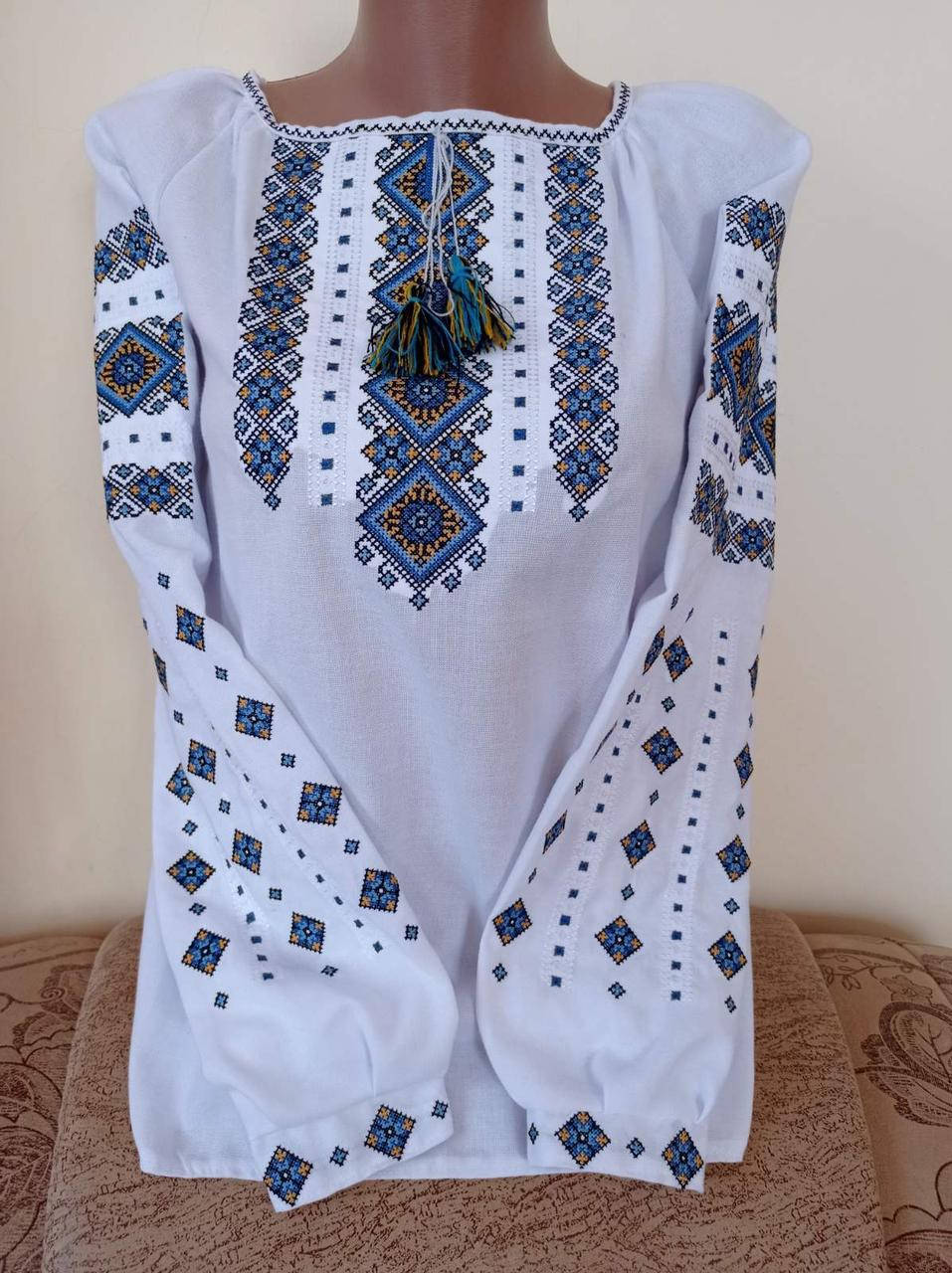 

Українська вишита сорочка жіноча " Молодіжна Українська"