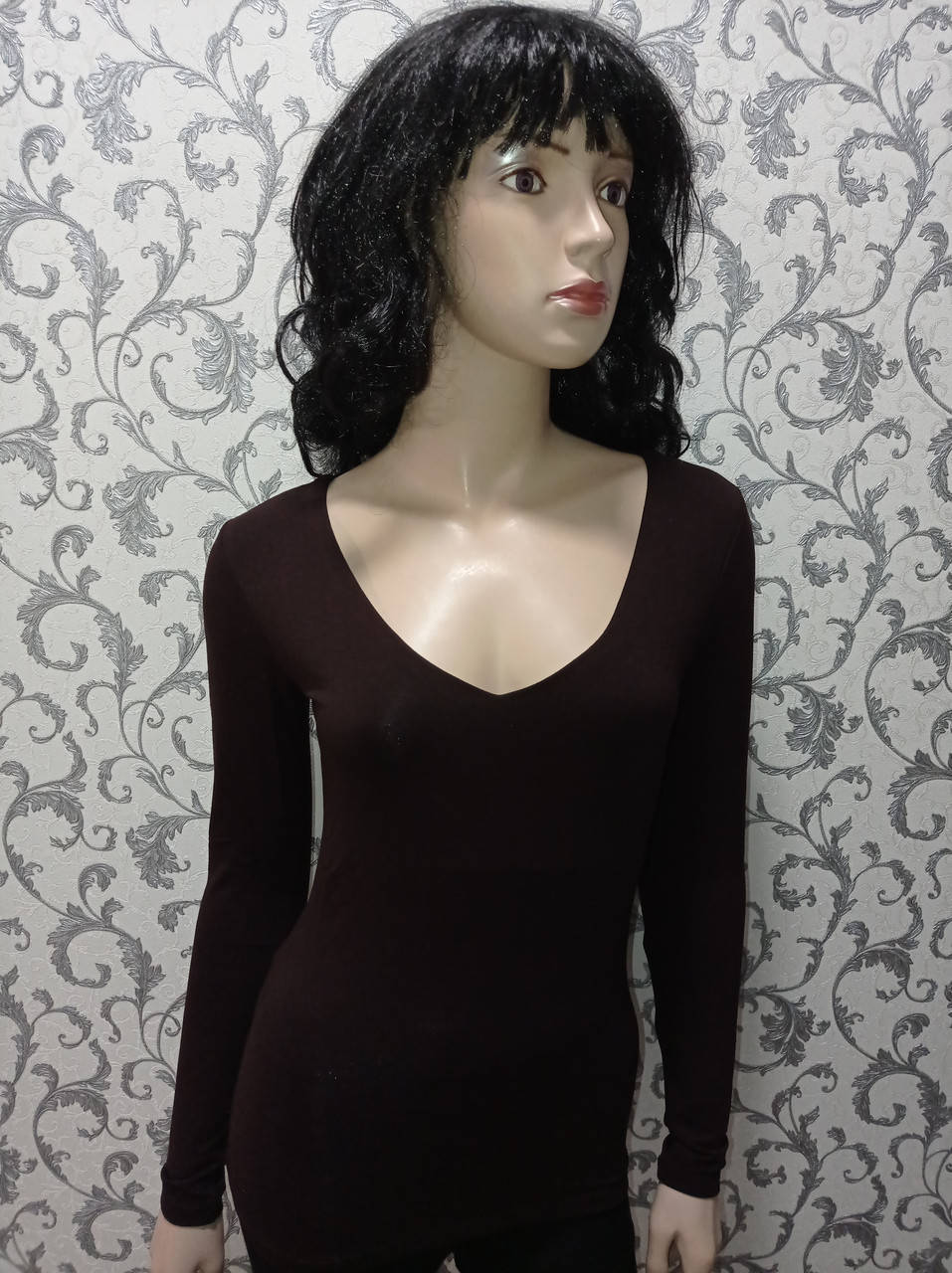 

Женская трикотажная футболка с длинным рукавом лонгслив мыс вырез однотонная универсал 44 46, Коричневый