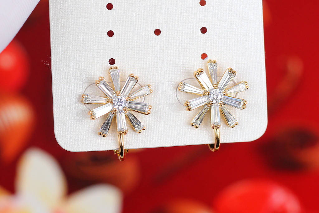 

Серьги клипсы Xuping Jewelry снежинка двухъярусный фианит 1,5 см золотистые