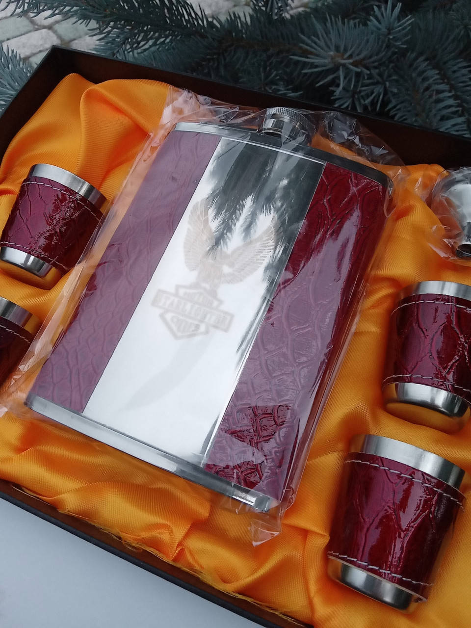 

Шикарная фляга с рюмками, в эко коже. Подарочный набор для мужчин.