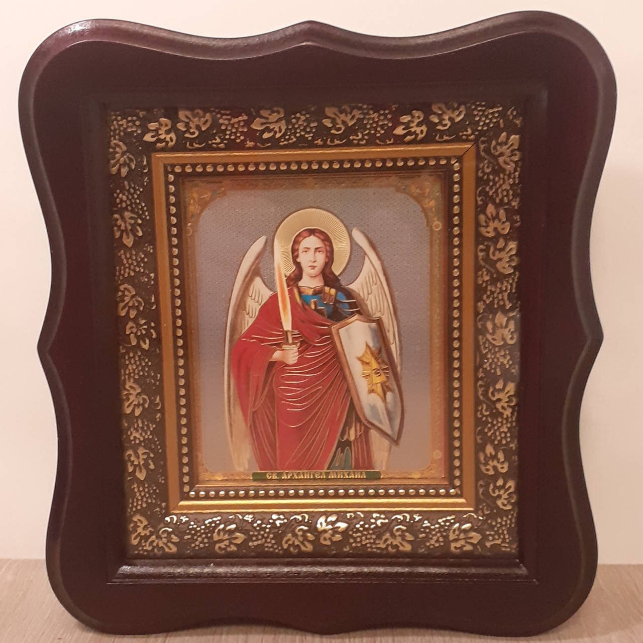 

Икона Архангел Михаил, лик 10х12 см, в темном деревянном киоте