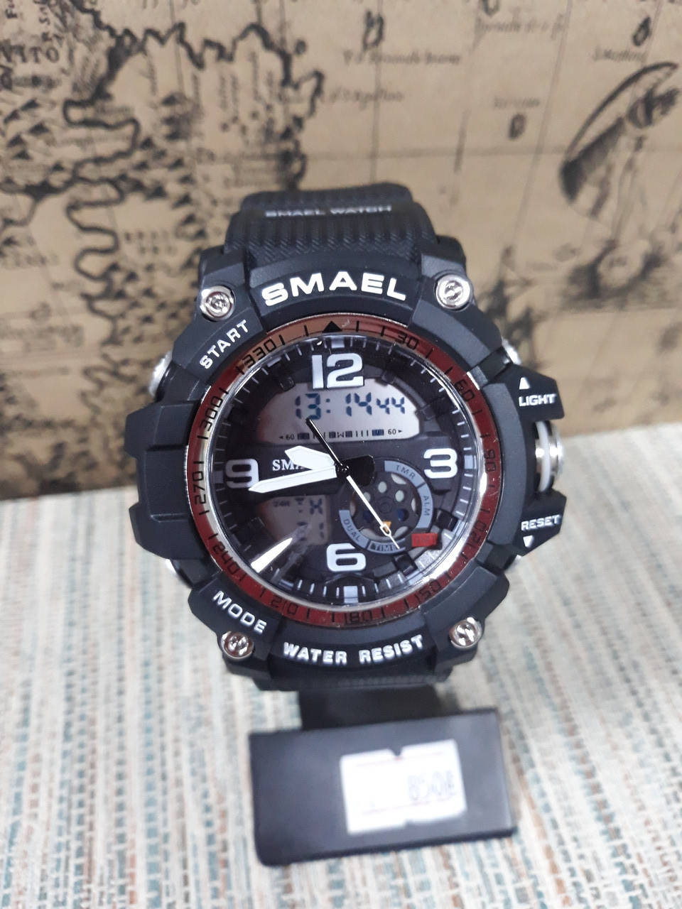 

Часы спортивные Smael большой черный корпус с серебристыми элементами