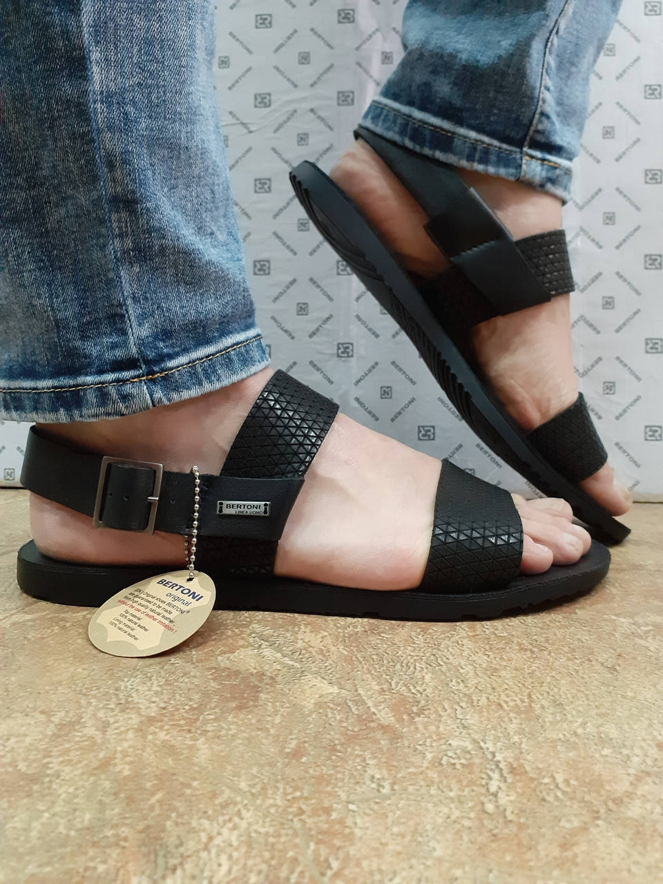 

Стильные мужские кожаные сандалии Bertoni, Черный