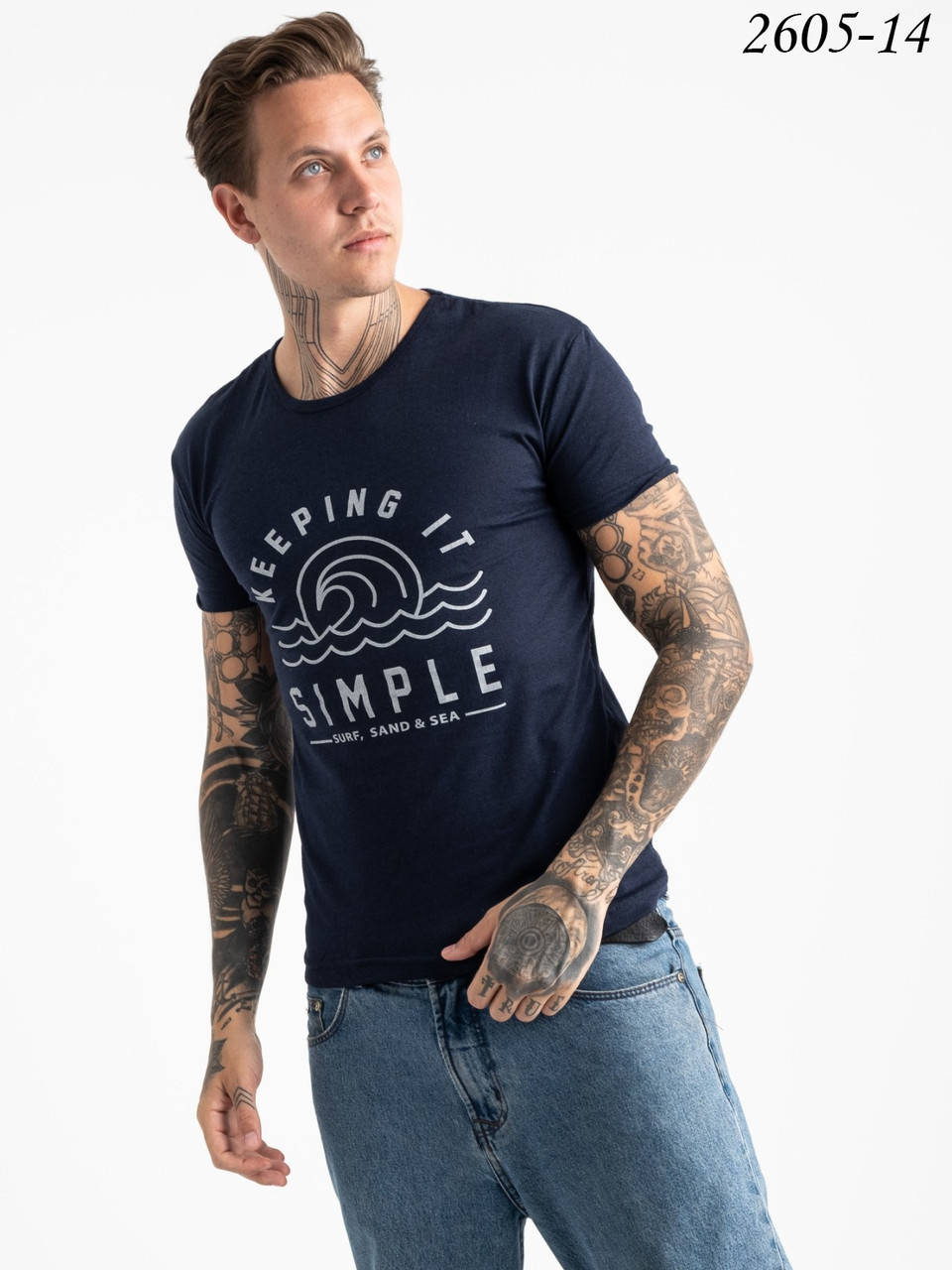 

Мужская футболка. Размеры : M маломерят на 1 размер