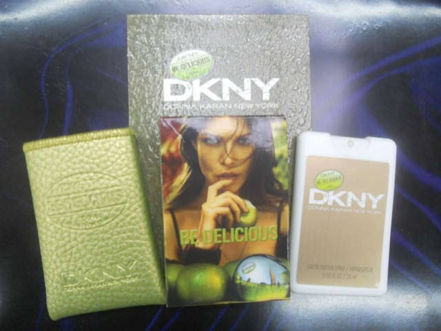 

Мини-парфюм в кожаном чехле Donna Karan Be Delicious 20ml