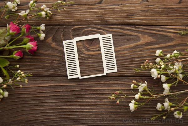 

Чипборд Окно со ставнями 2