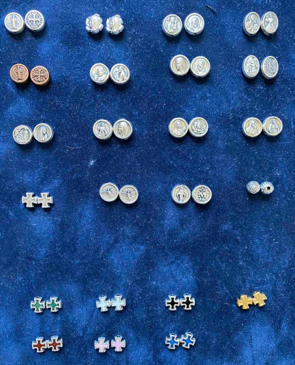 

Медалики для браслетів або вервиць