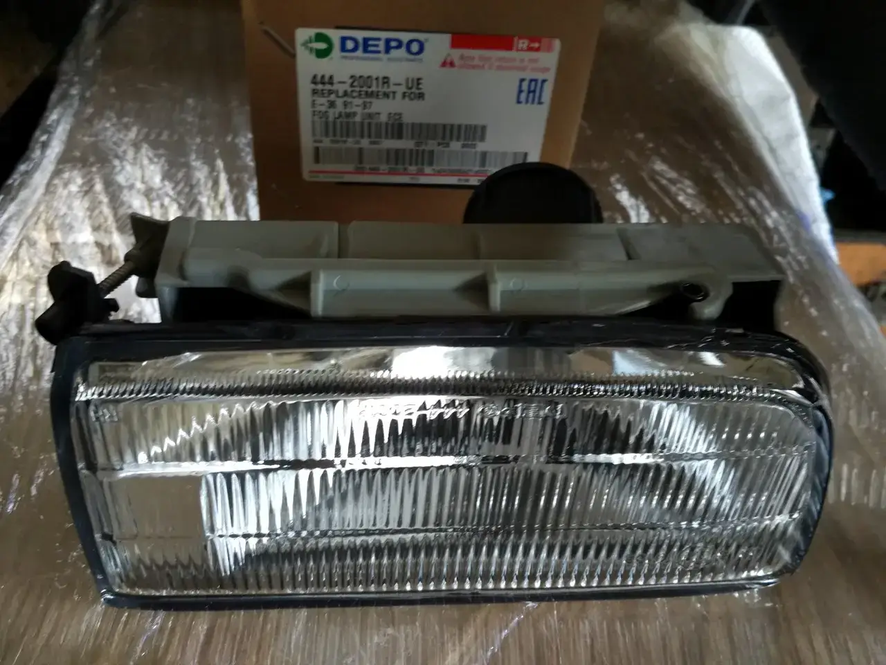 

Противотуманная фара галогенка правая DEPO BMW E36, Белый