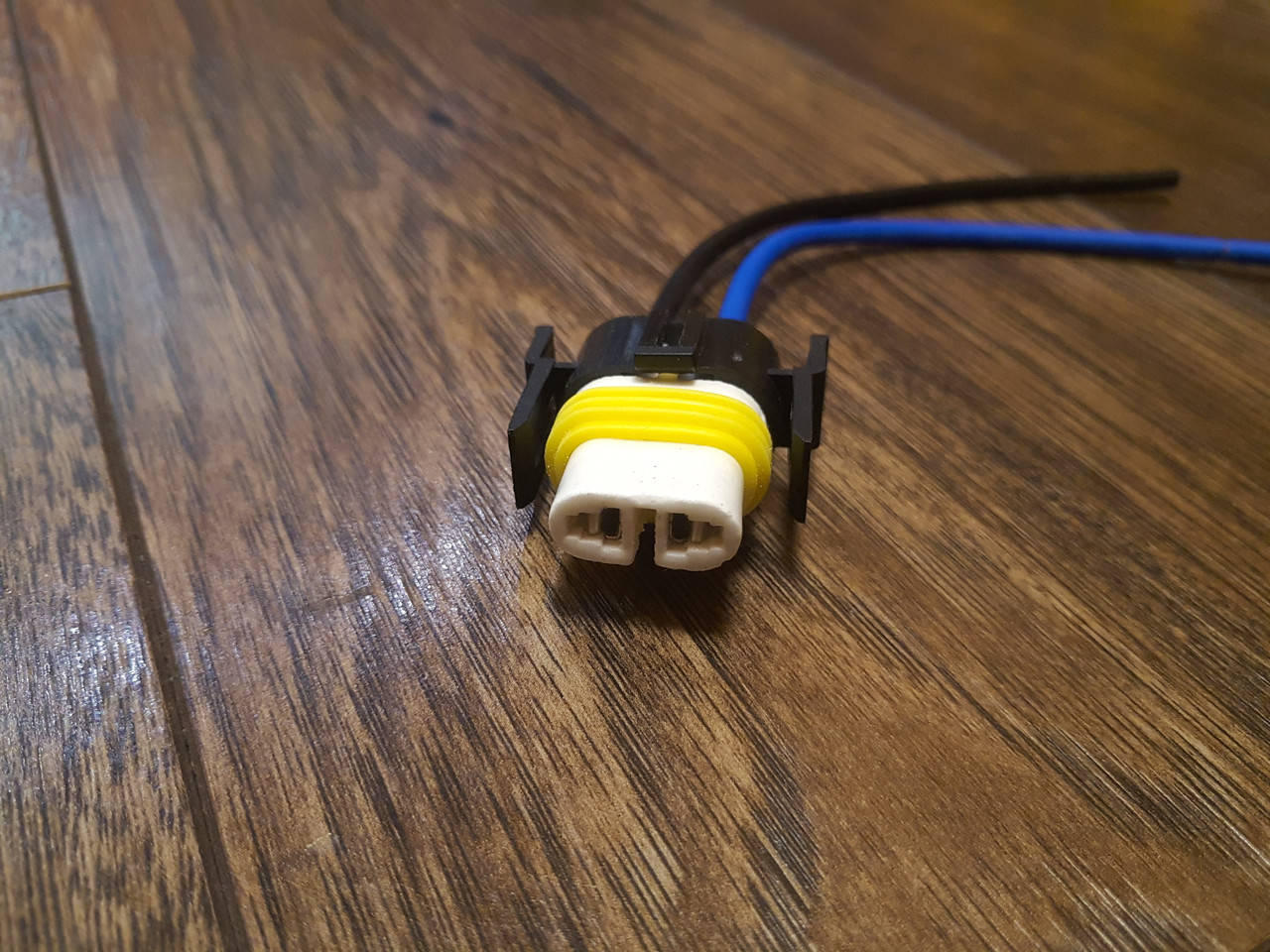 

Патрон (разъем) под лампу H11 керамический