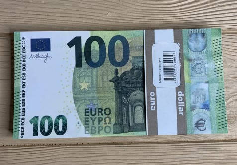 

Деньги сувенирные 100 евро . Пачка евро 80 шт.