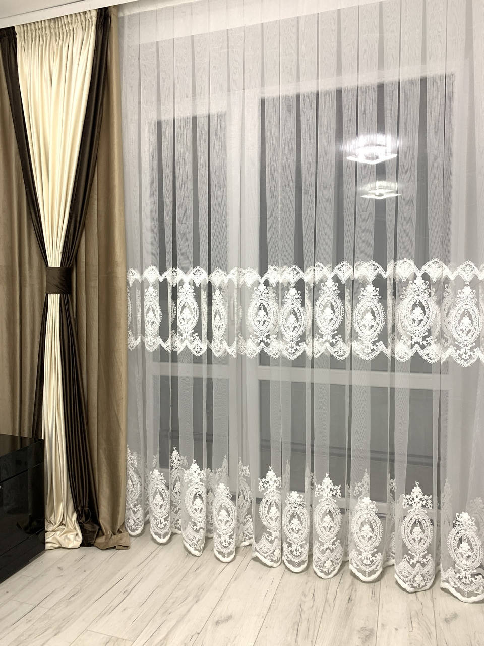 

Гардина на основе турецкого фатина с красивым купоном. Цвет: Молочный