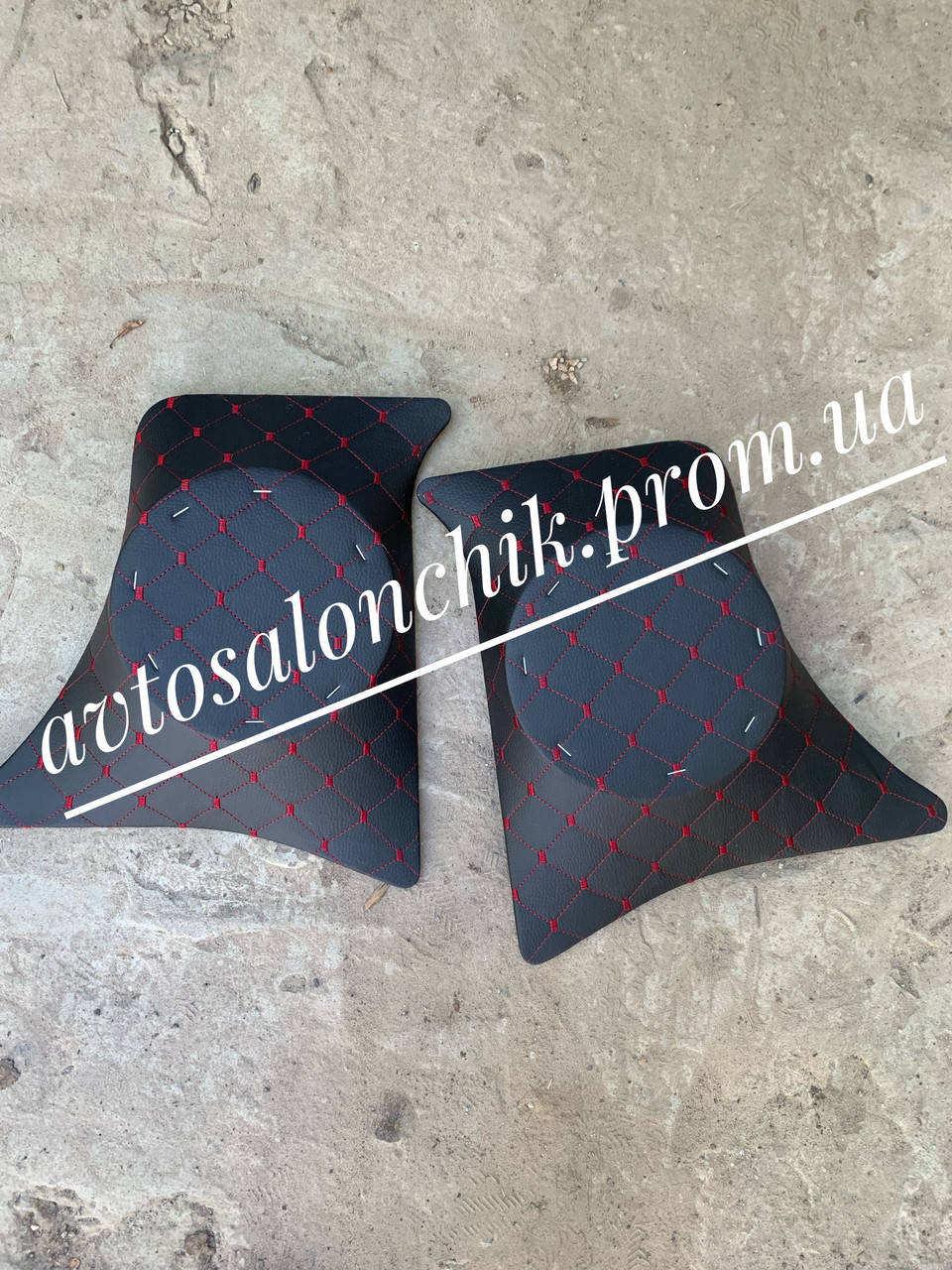 

Накладки уголки ног с подиумом на ВАЗ 2101 2102 2103 2104 2105 2106 2107 черные РОМБ с красной строчкой, Черный