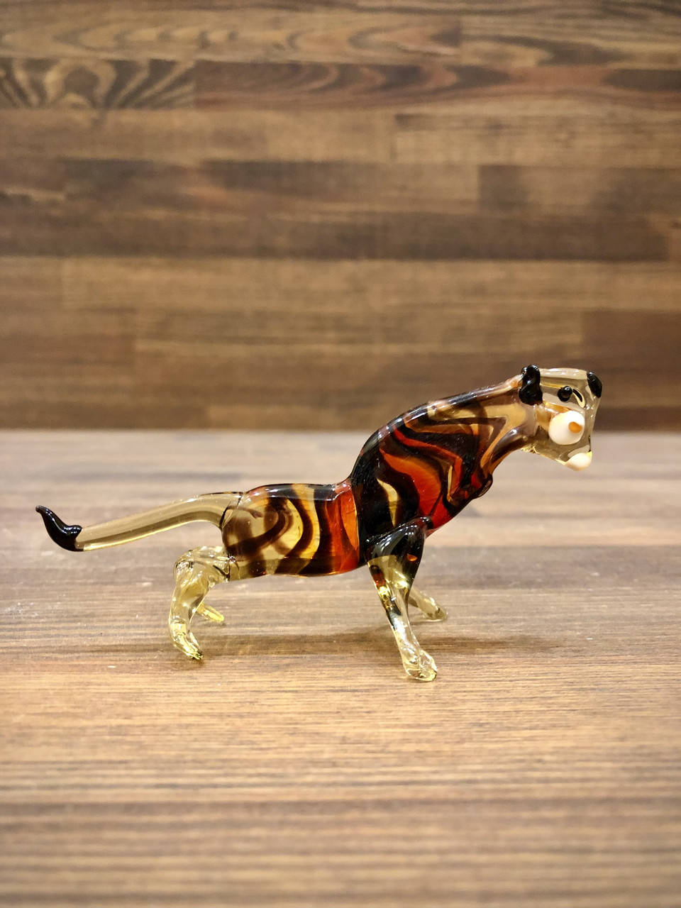 

Фигурка Тигр смелый Малый (высота 4,4-5,2 см) стекло символ года 2022